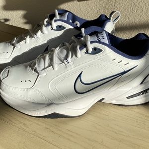 SOLD (depop) Nike Mens Air Monarch IV